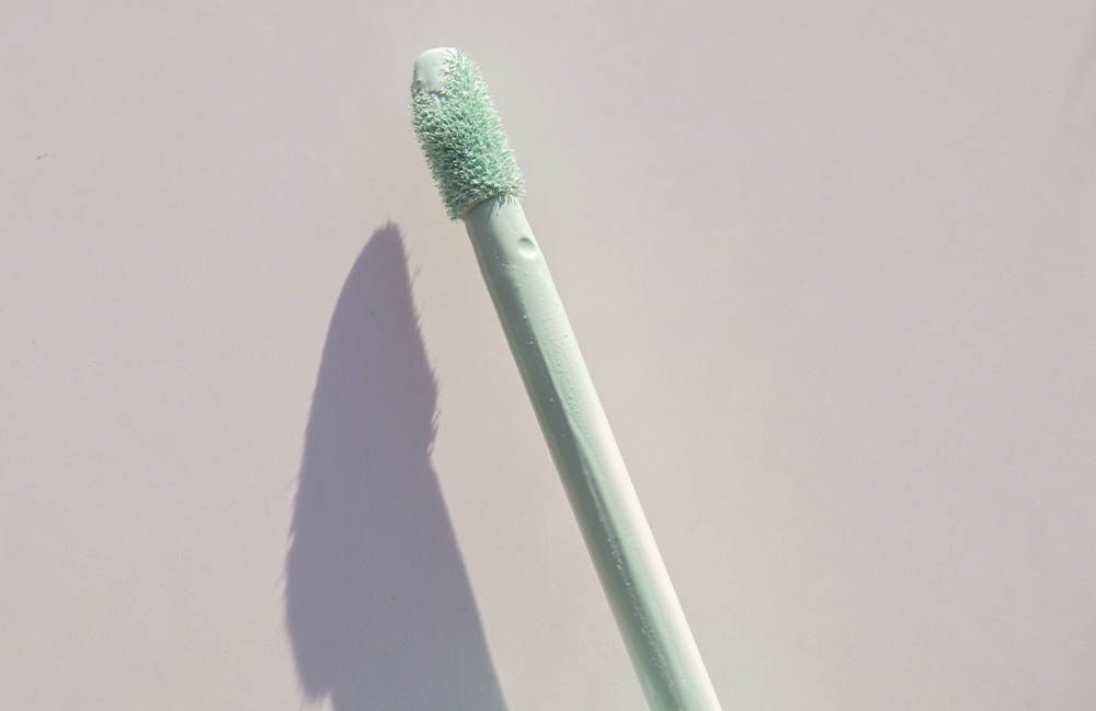 Los correctores verdes que hacen magia a la hora de disimular el enrojecimiento facial featured image