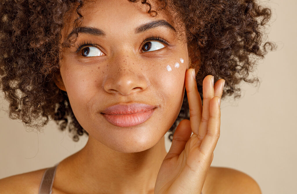Consejos claves para el cuidado de la piel rica en melanina featured image