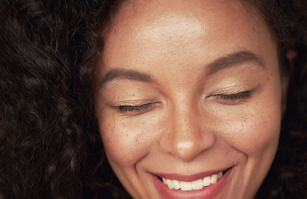 Las mejores cremas de ojos que los cirujanos plásticos recomiendan para después de un lifting ocular featured image