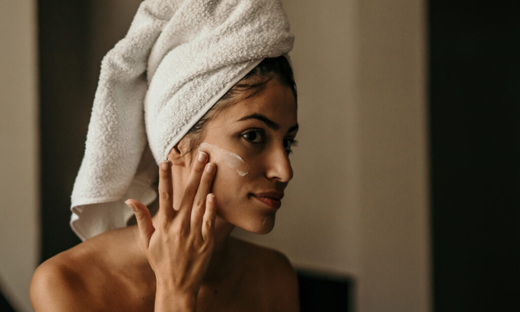 Los compradores dicen que las arrugas «desaparecen» gracias a esta crema hidratante featured image