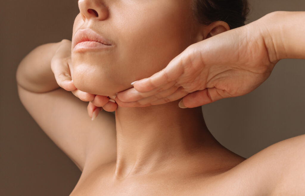 Las 5 señales de un buen lifting facial, según los mejores cirujanos plásticos featured image