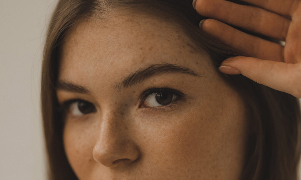 Cejas con aerógrafo: ¿La respuesta a unas cejas semipermanentes de aspecto natural? featured image
