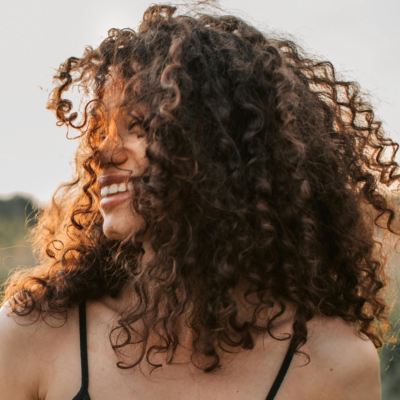 como cuidar el cabello rizado, rizos, tips para el cabello rizo