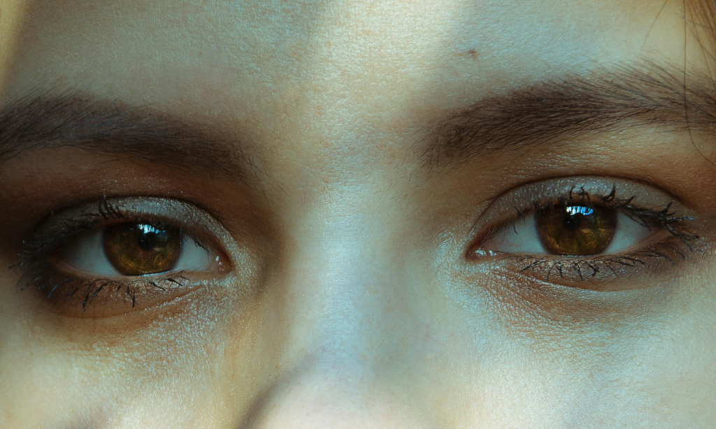 Tips de expertas para aclarar y cubrir las ojeras featured image