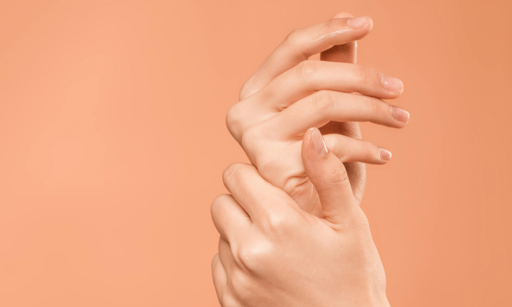 Uñas quebradizas: Causas y consejos de expertos para fortalecerlas featured image