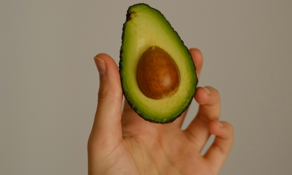 consejos para uñas quebradizas, aguacate