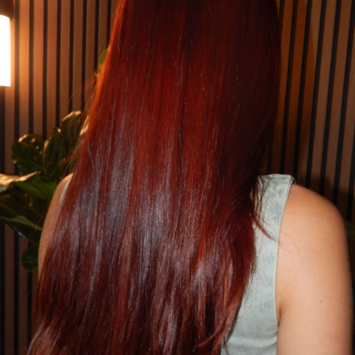 Color de cabello rojo cereza, colores de cabello de moda en este invierno