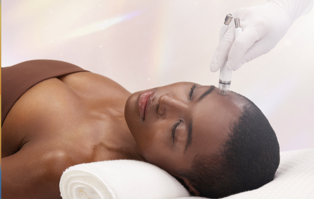 Todo sobre el DiamondGlow, el facial favorito de las famosas featured image