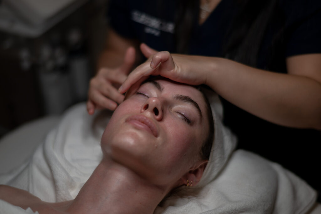El facial de lujo que transformará tu piel featured image