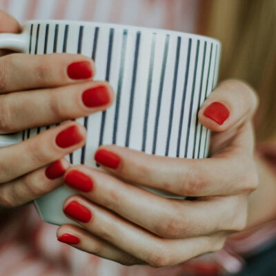 uñas mujeres mayores de 50