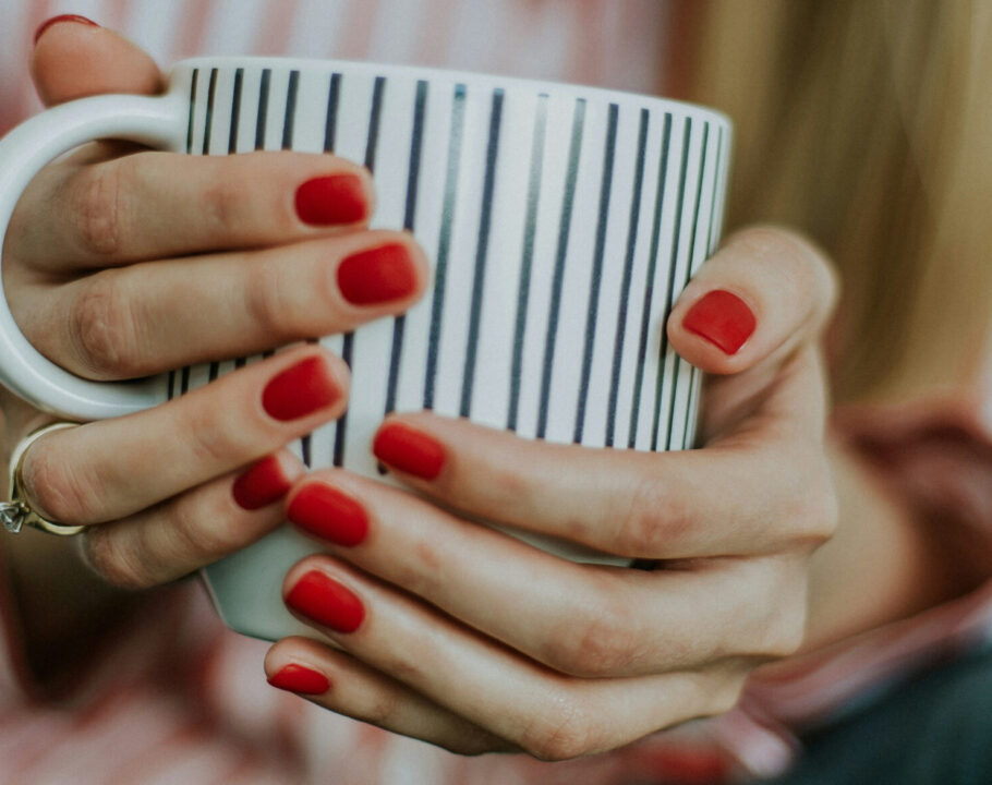 uñas mujeres mayores de 50