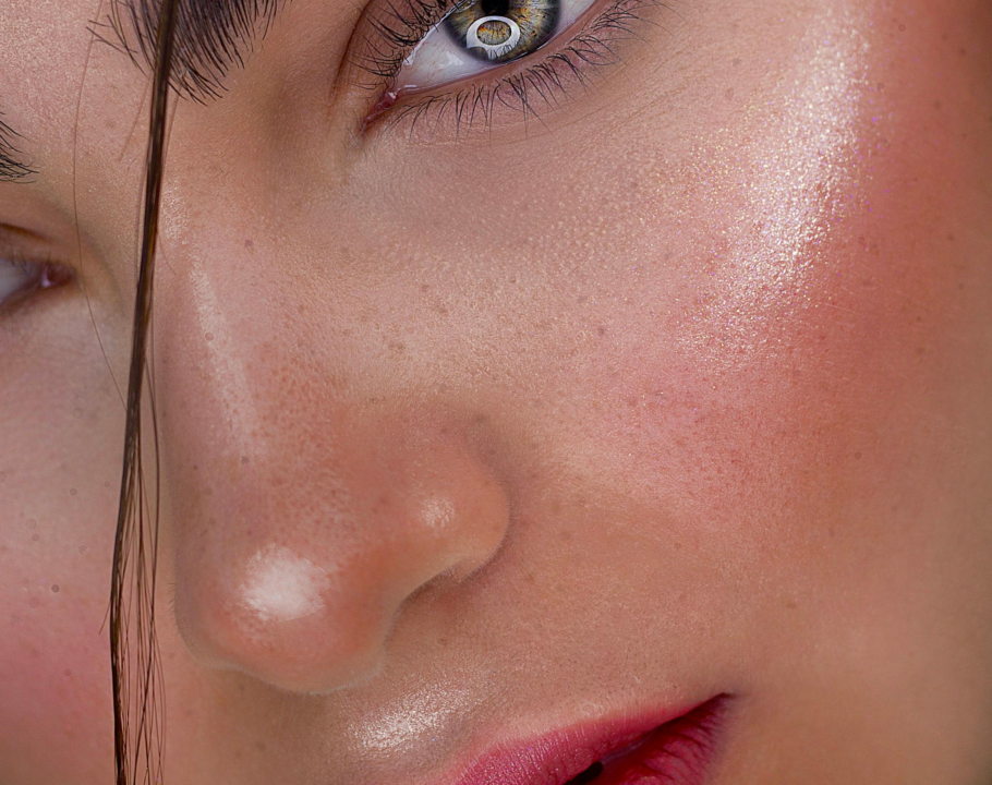 piel con efecto húmedo, tendencias de maquillaje