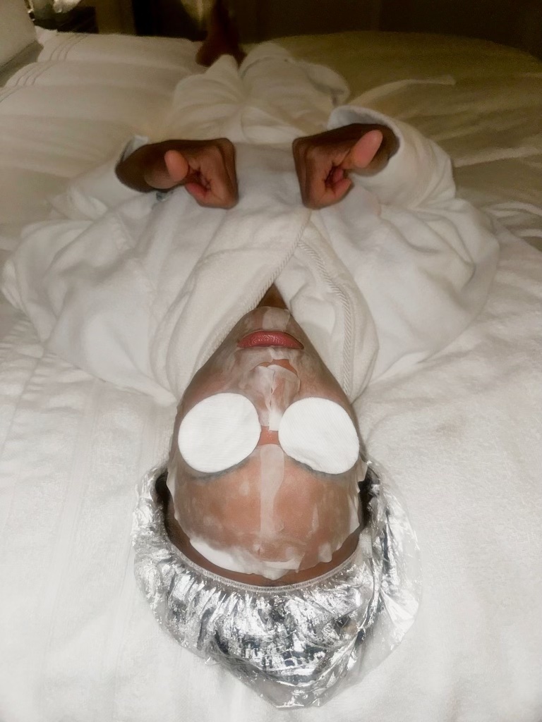 Zoe Saldana facial antes de los Golden Globes