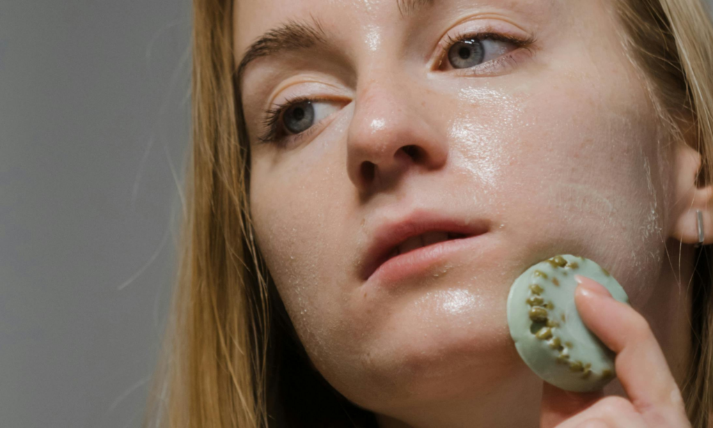 Waterless skincare: Guía completa sobre la cosmética sin agua featured image