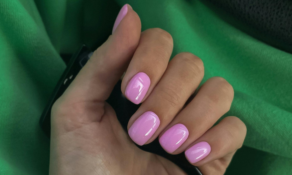 Técnicas de manicura que están debilitando tus uñas featured image