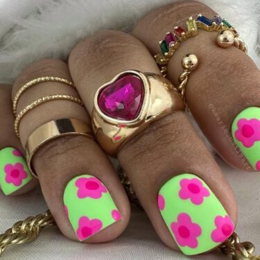 uñas polka dots