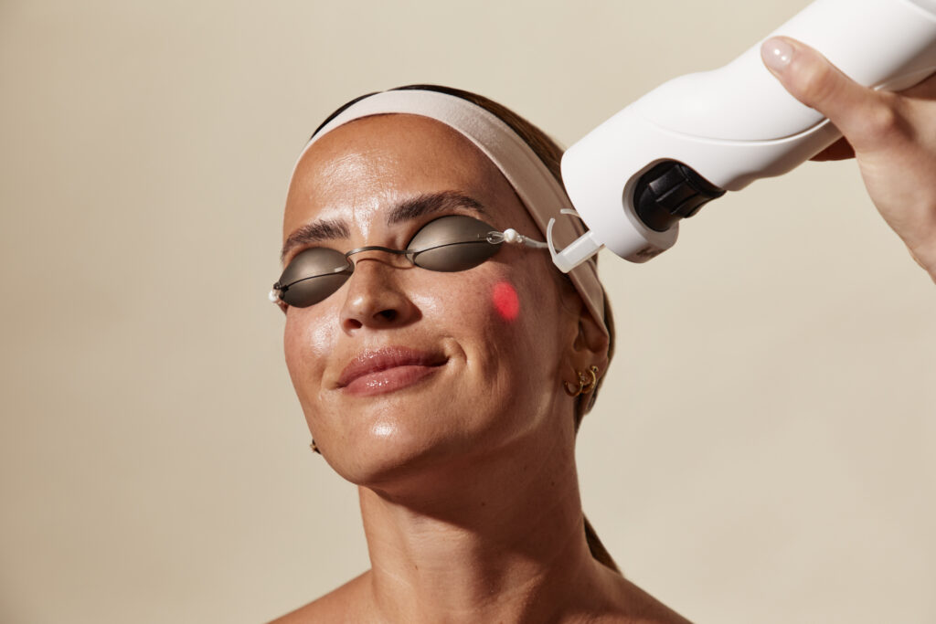 Entérate de qué se trata el facial láser de 15 minutos que promete transformar tu piel featured image