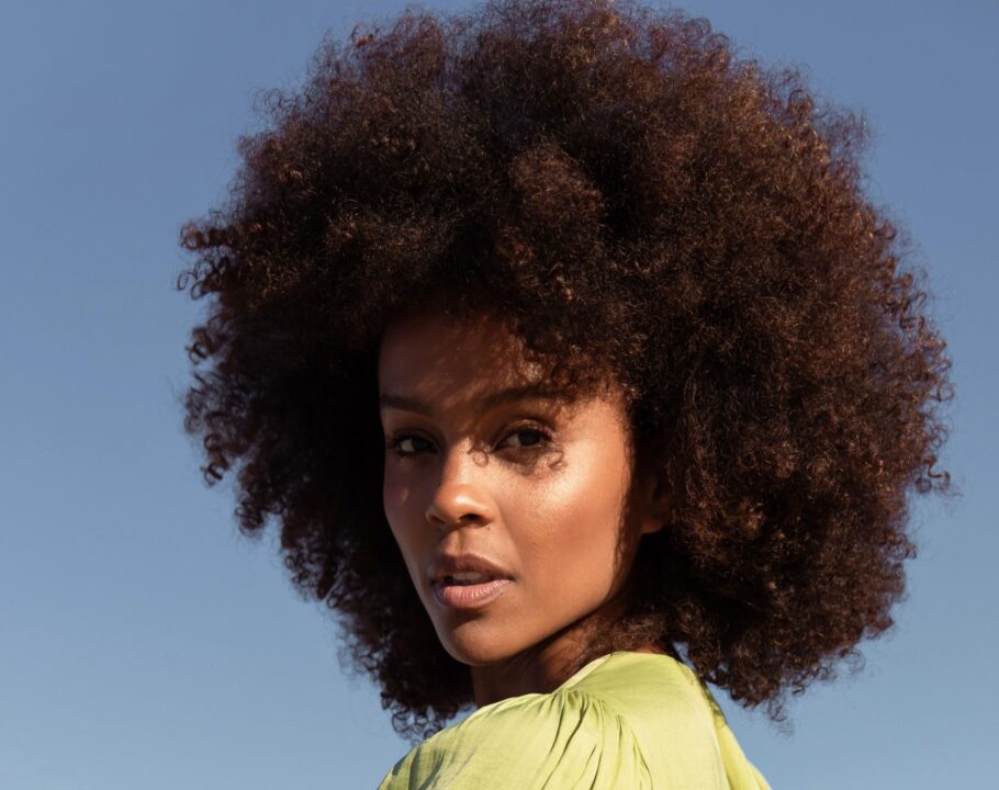 Anggie Bryan McDonald, cabello afro