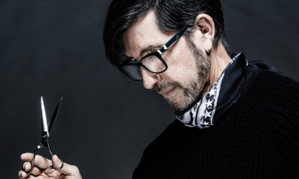 Marco Peña: El maestro detrás de algunas de las melenas más icónicas del entretenimiento latino featured image
