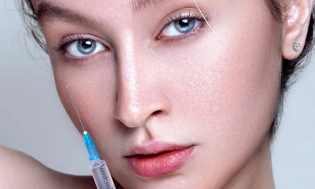Cómo el Botox está revolucionando el no-makeup makeup look en 2025 featured image