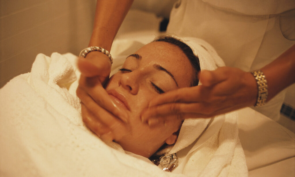 El facial de $950 que todos se están haciendo antes de la Met Gala featured image