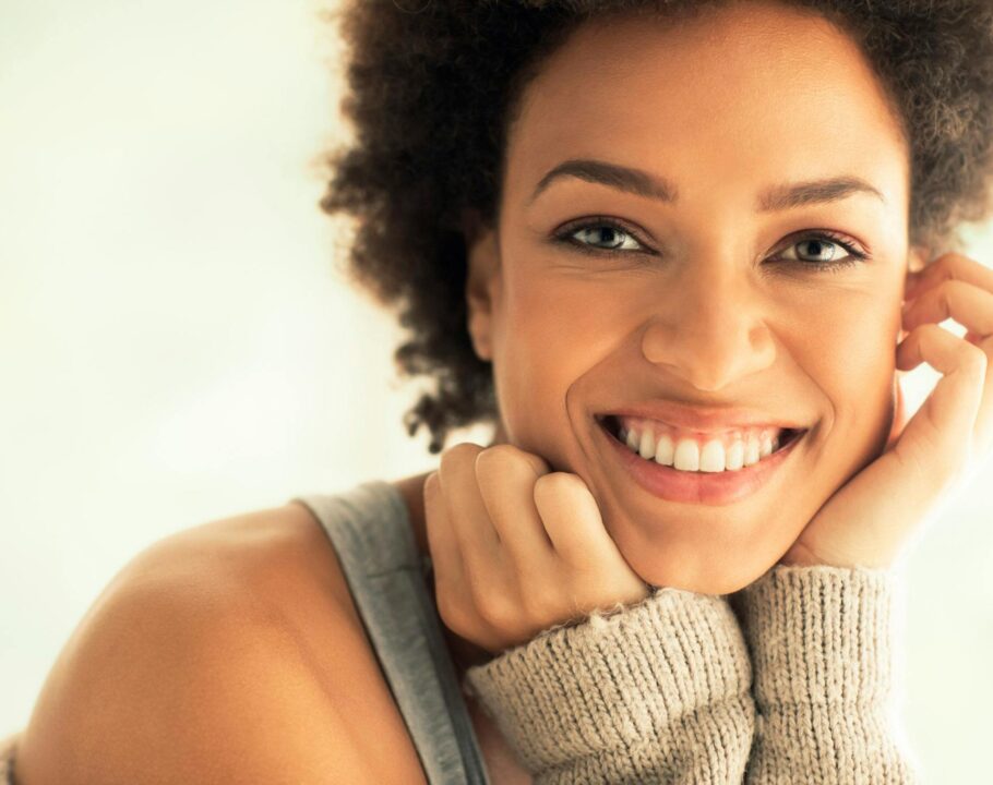 Captivating portrait of a smiling woman with a warm and friendly expression.