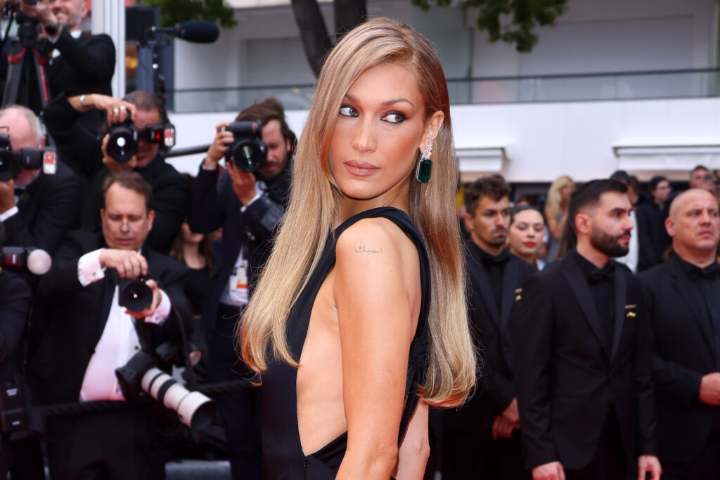Bella Hadid ama estos tres productos de belleza y ¡cuestan menos de $20! featured image