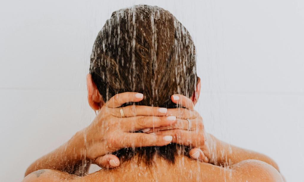 ¿Realmente necesitas productos carísimos para tener un cabello saludable? Un experto responde featured image