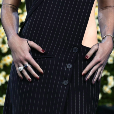 emma chamberlain u&ntilde;as met gala