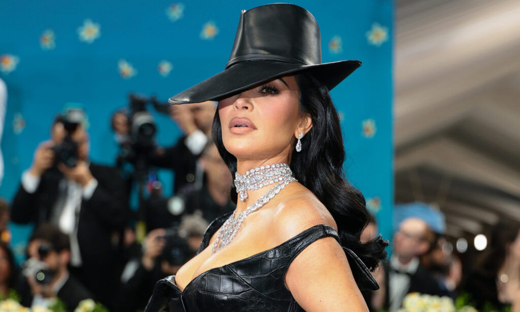 Consigue el peinado exacto de Kim Kardashian en la Met Gala 2025 featured image