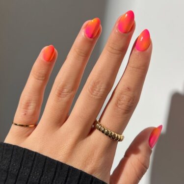 u&ntilde;as frambuesa y mandarina