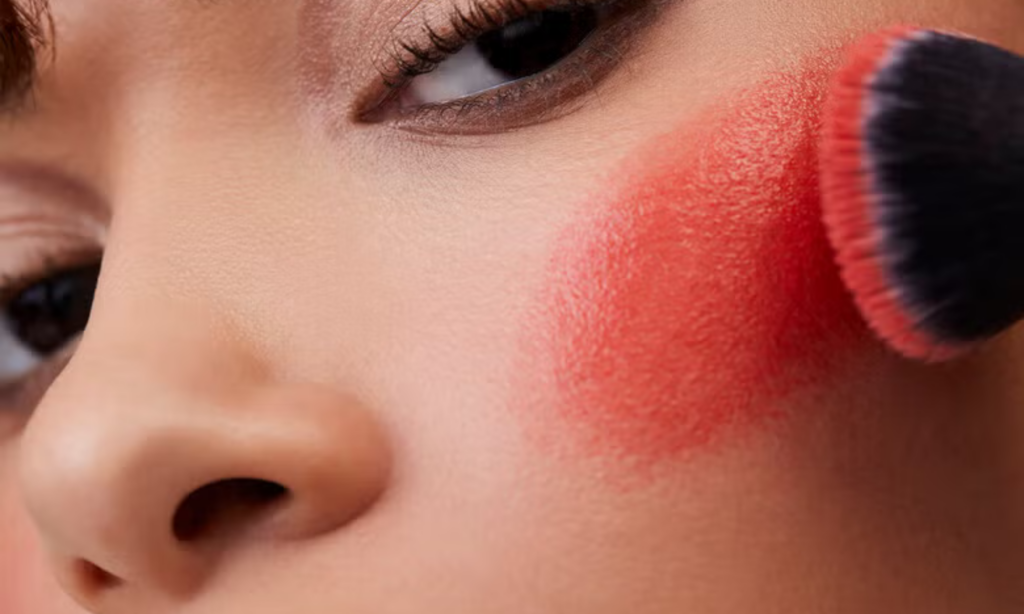 Sube una selfie y encuentra el maquillaje que te favorece de verdad con la nueva herramienta digital de e.l.f. featured image