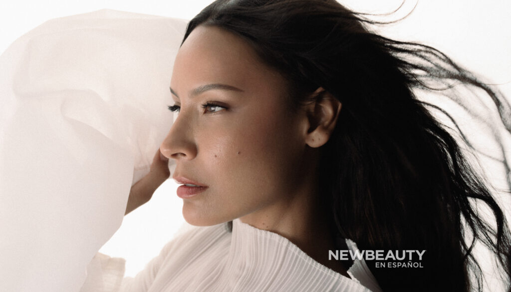 Desi Perkins, reina latina del skincare, lo apostó todo a un sueño y ganó featured image