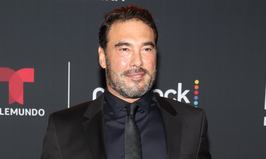 Eduardo Yáñez se somete a un rejuvenecimiento facial extremo sin cirugía y sorprende con su apariencia más joven featured image