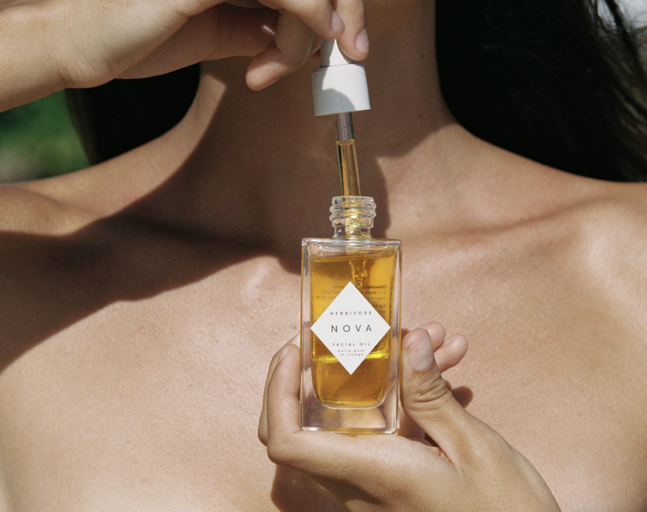 Herbivore Nova Turmeric + Niacinamide Bi-Phase Glow Facial Oil