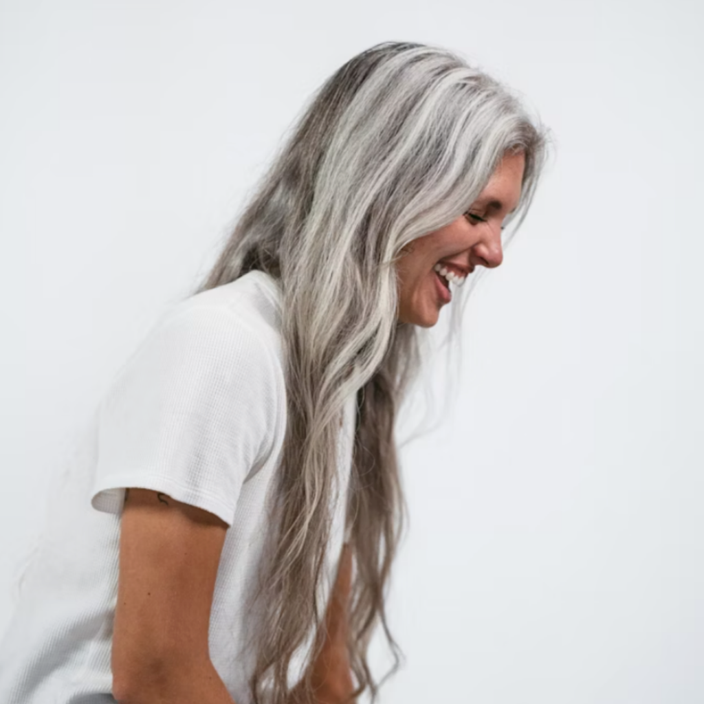 Cómo hacer la transición a las canas sin pasar por fases incómodas featured image