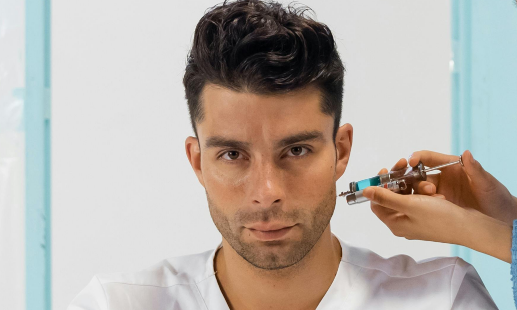 Los tratamientos faciales de lujo que están transformando la piel masculina featured image