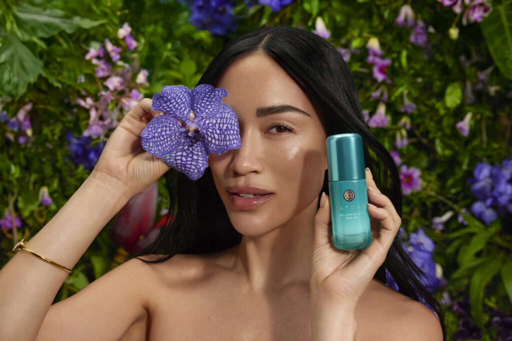 Déjate seducir por el nuevo suero de Tatcha y luce una piel más firme al instante featured image
