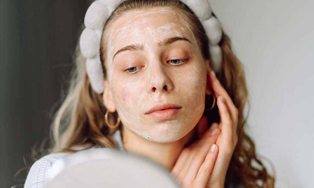 ¿Bicarbonato de sodio para la cara? Ni hablar, dice una dermatóloga featured image