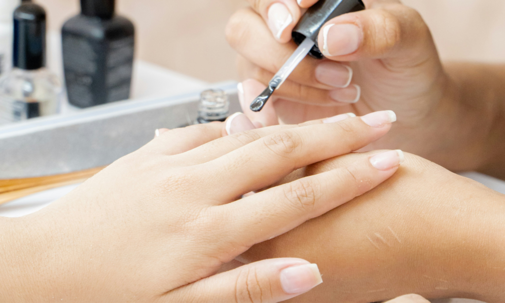 Todo sobre ingrediente en gel para uñas que tanto te gusta y por qué está siendo prohibido en Europa featured image